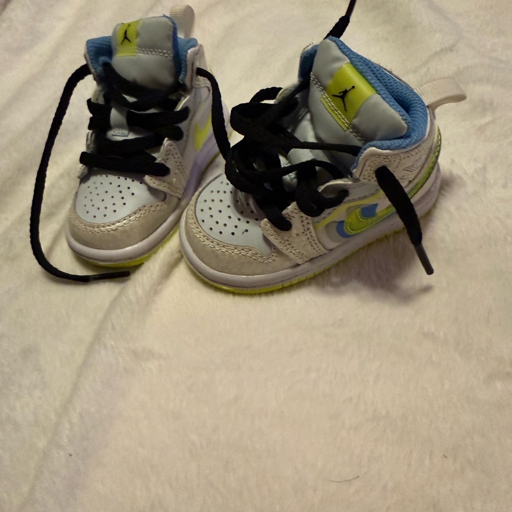 Nike Kids Sneakers in Blue and Yellow